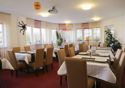 Restaurant salon mic