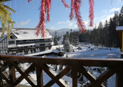 Balconul vilei Evergreen iarna