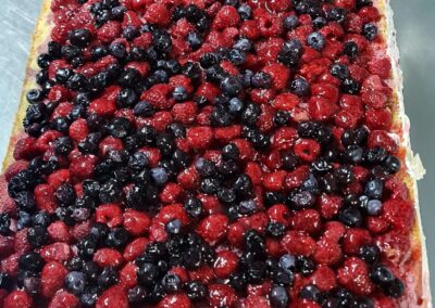 Tort cu fructe de padure